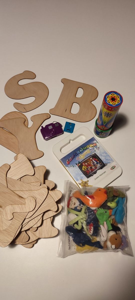 Lote de juguetes,y Cantajuego y letras .