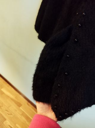 Poncho nero con perline