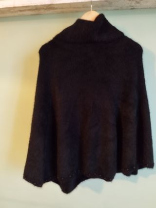 Poncho nero con perline