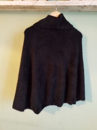 Poncho nero con perline