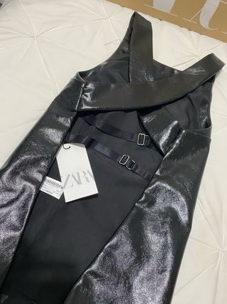 Top de fiesta efecto piel ZARA. Sin estrenar