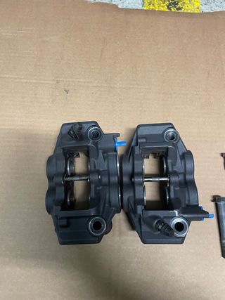Pinzas de freno originales yamaha r1 del 2020 