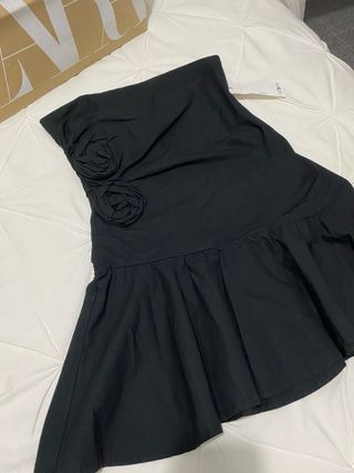 Vestido fiesta flores relieve ZARA. Sin estrenar