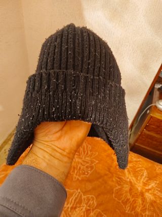Gorro de lana con orejeras 