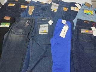 Lote de pantalones y vestidos