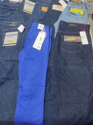 Lote de pantalones y vestidos