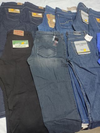 Lote de pantalones y vestidos