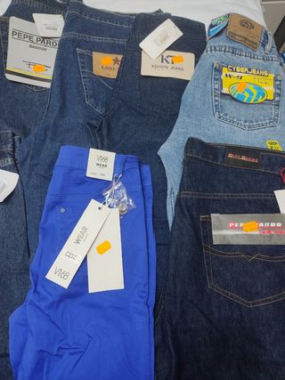 Lote de pantalones y vestidos