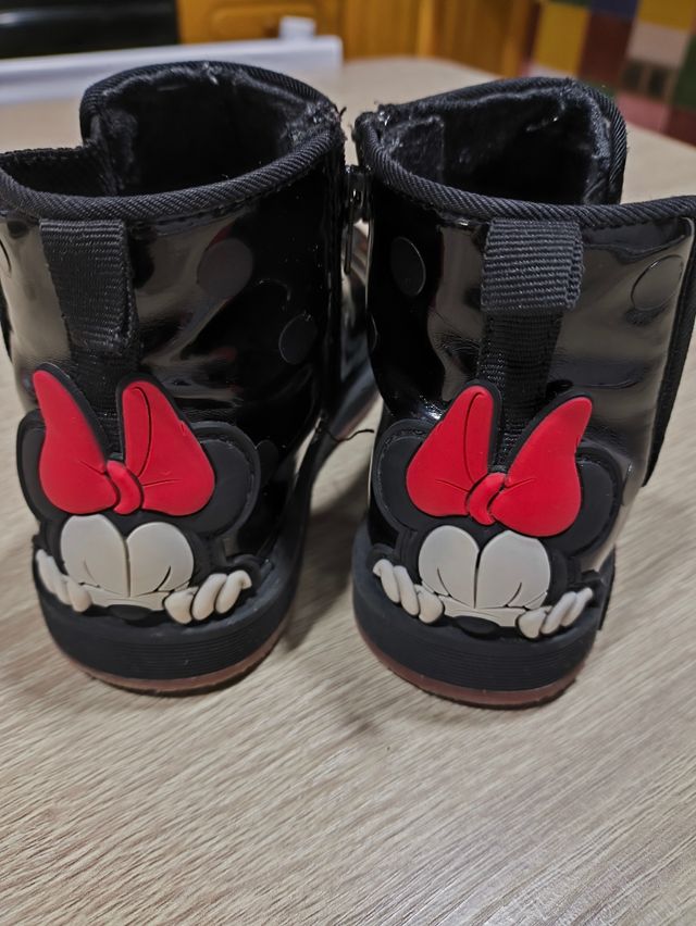 Calzado, botas, zapatillas, niño, niña