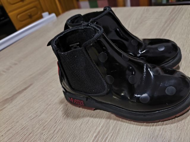 Calzado, botas, zapatillas, niño, niña