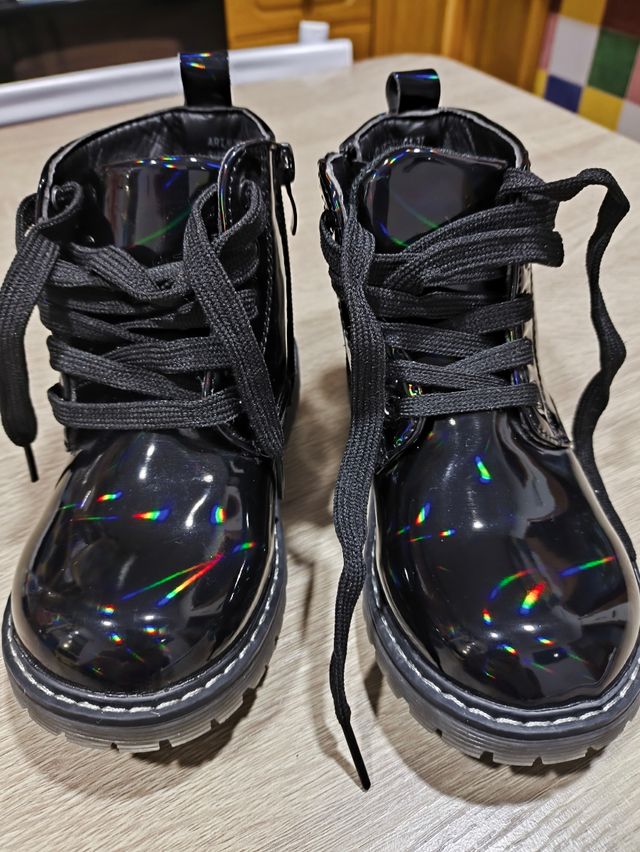 Calzado, botas, zapatillas, niño, niña