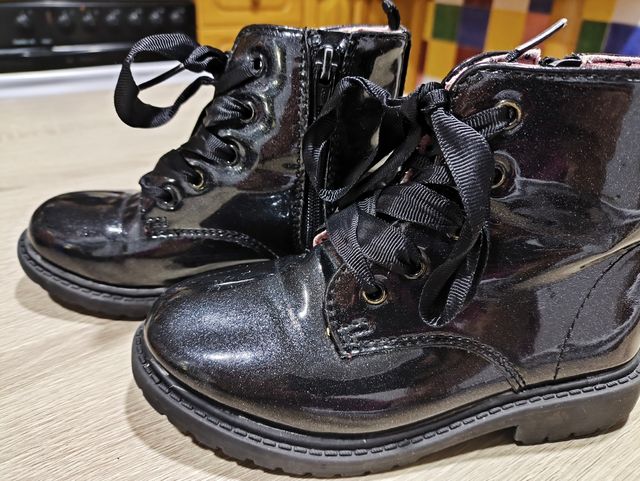 Calzado, botas, zapatillas, niño, niña