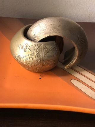Maniglie nuziali in bronzo africane