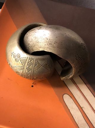 Maniglie nuziali in bronzo africane