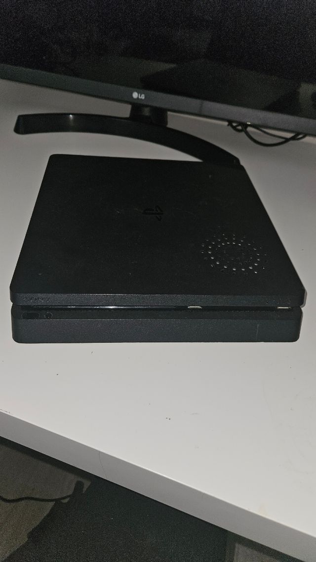 PlayStation 4 slim mejorada 1tb