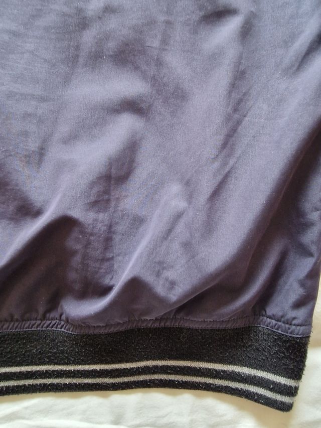 Burberry Golf. Talla L.