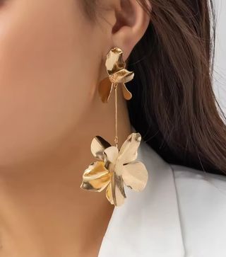 PENDIENTES LARGOS ORQUIDEAS DORADOS 2025
