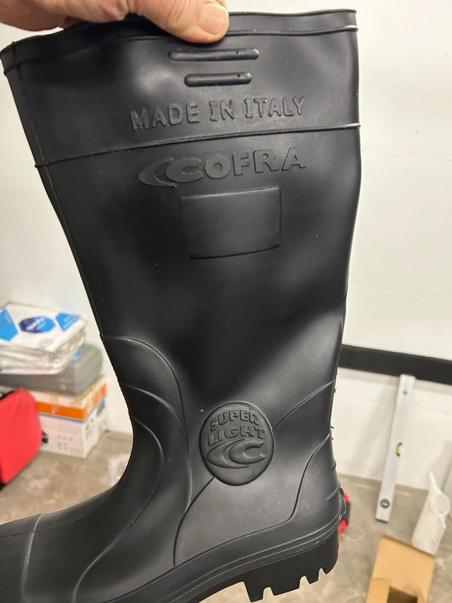 Stivali antifortunio con calzini termici