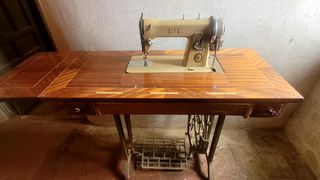 Máquina coser antigua