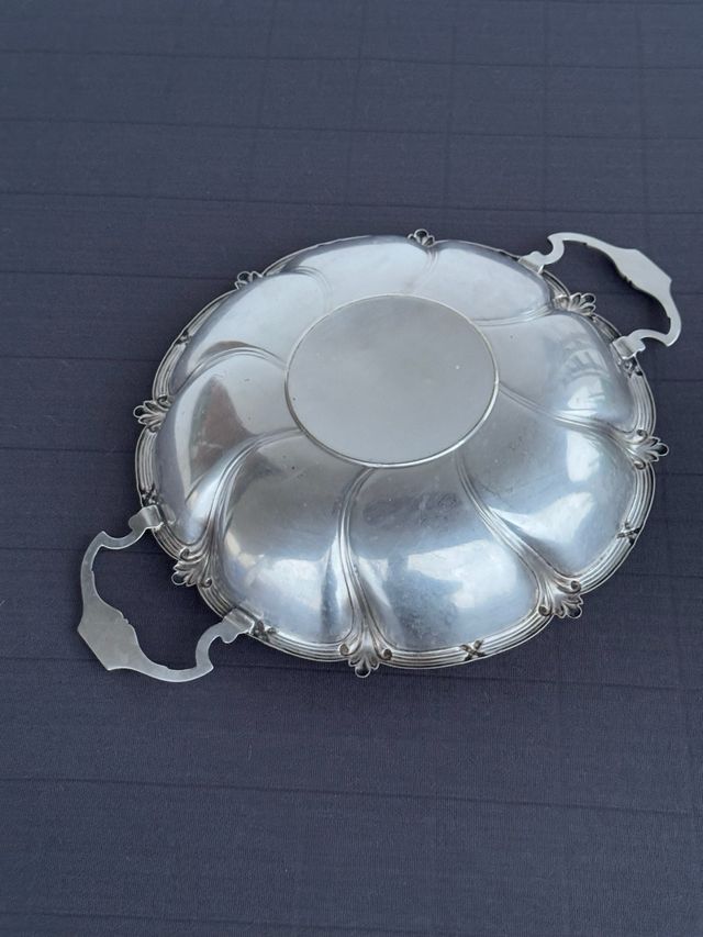 Plato de servir de metal