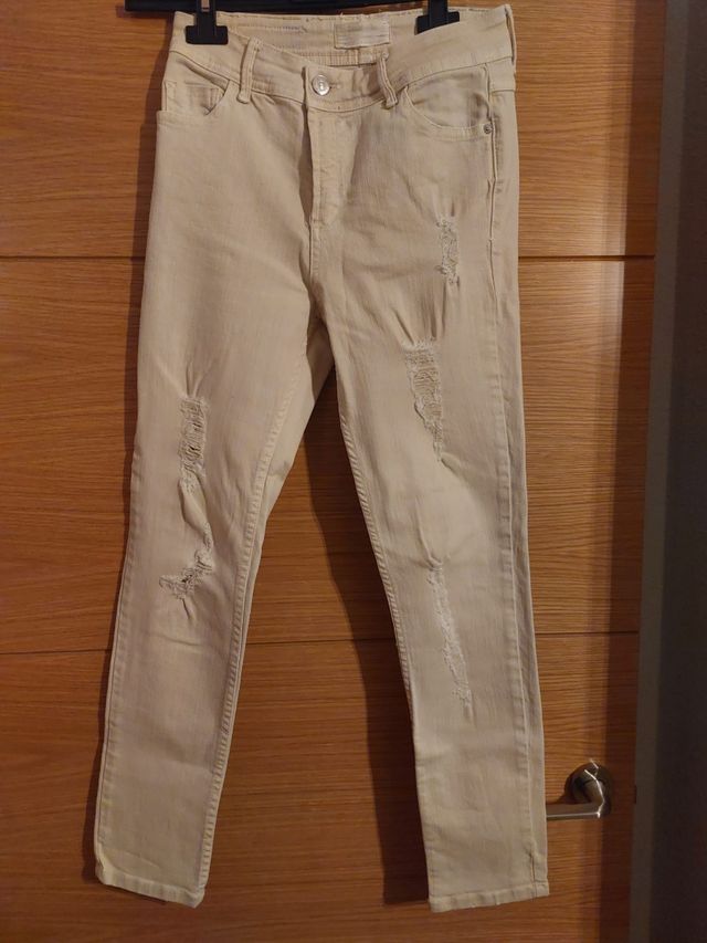 Vaquero pitillo Stradivarius beige 36