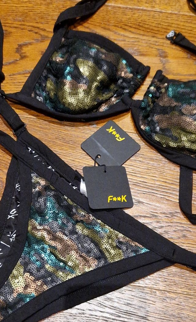 Bikini camouflage in paillettes F**k