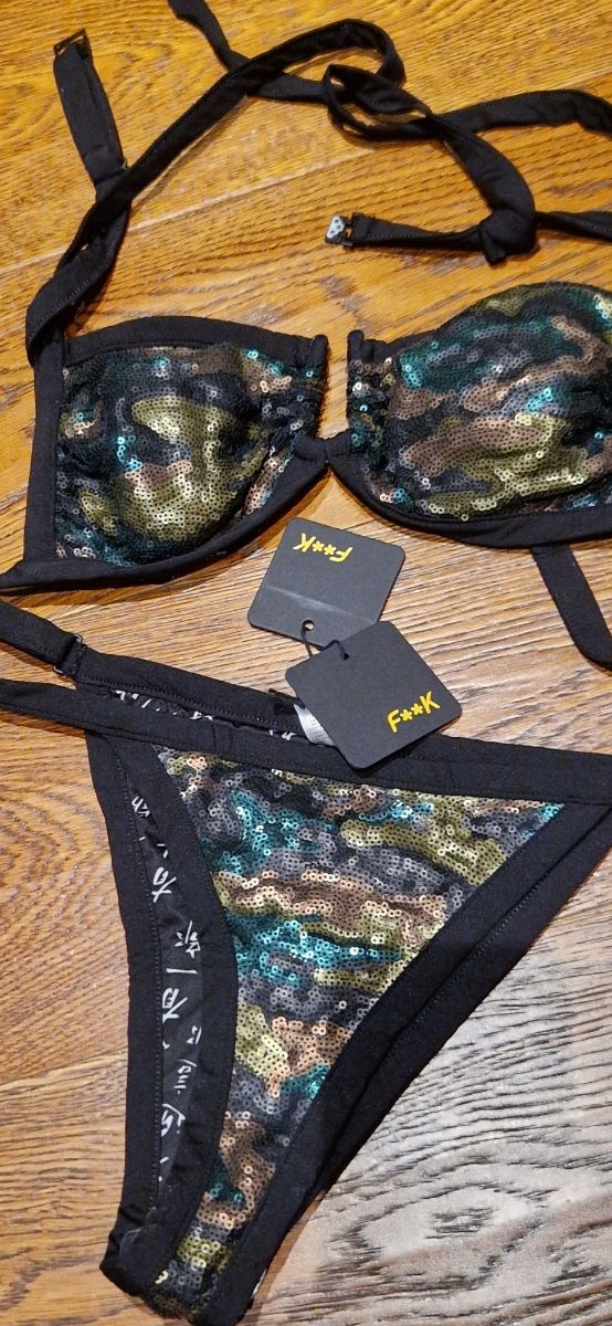 Bikini camouflage in paillettes F**k