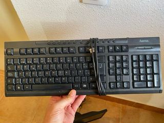 Ordenador sobremesa MEDION + monitor + teclado