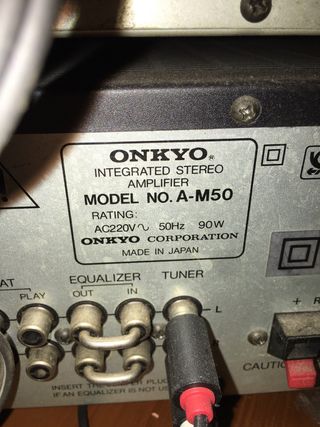 Equipo de musica con altavoces B&W