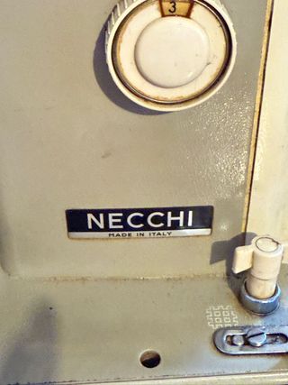 Macchina da cucire d'epoca Necchi Julia 534