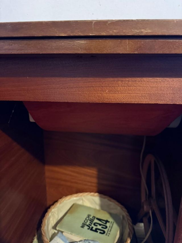 Macchina da cucire d'epoca Necchi Julia 534