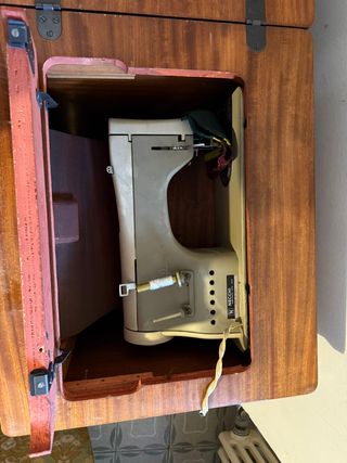 Macchina da cucire d'epoca Necchi Julia 534