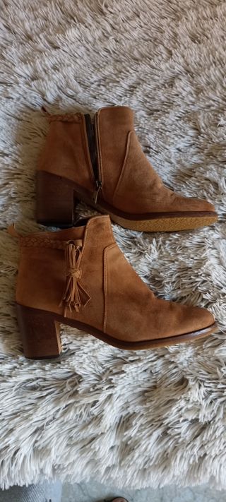 Botines de piel ante Dansi