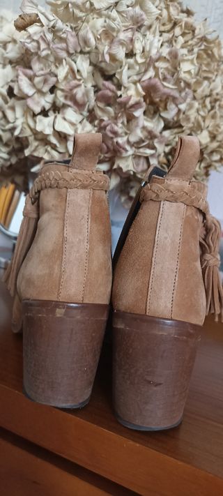 Botines de piel ante Dansi