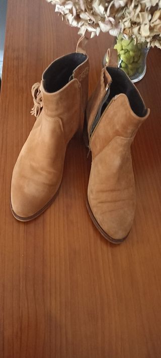 Botines de piel ante Dansi
