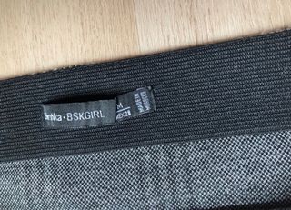 Mini falda cuadros. Perfil solidario