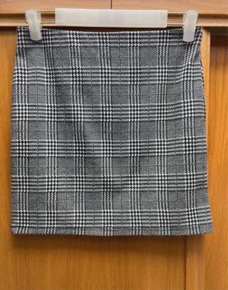 Mini falda cuadros. Perfil solidario