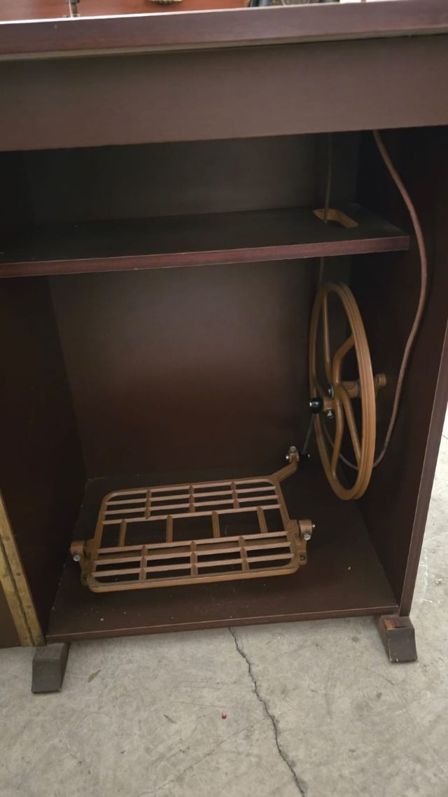 Máquina coser antigua SINGER