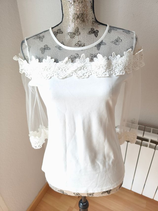 Camiseta bordada blanca NUEVA