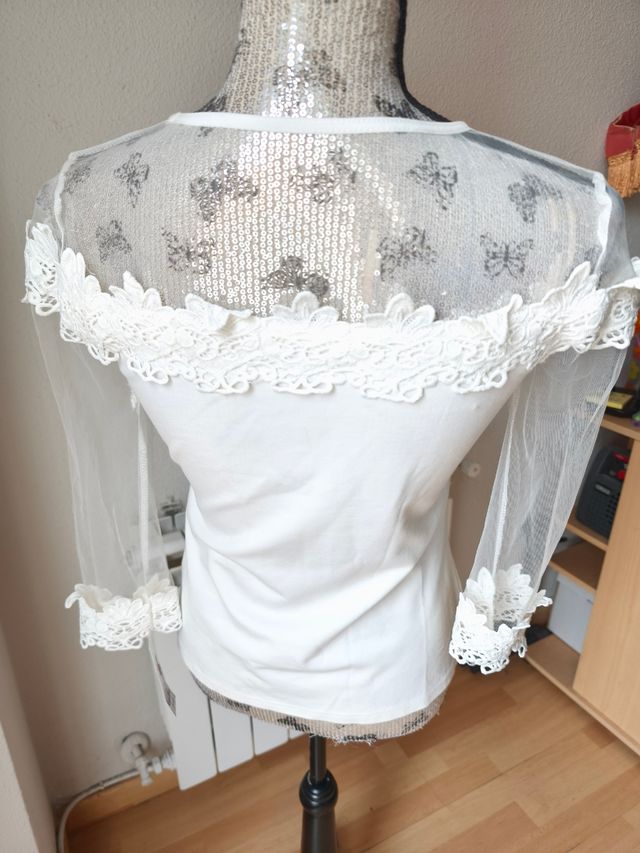 Camiseta bordada blanca NUEVA