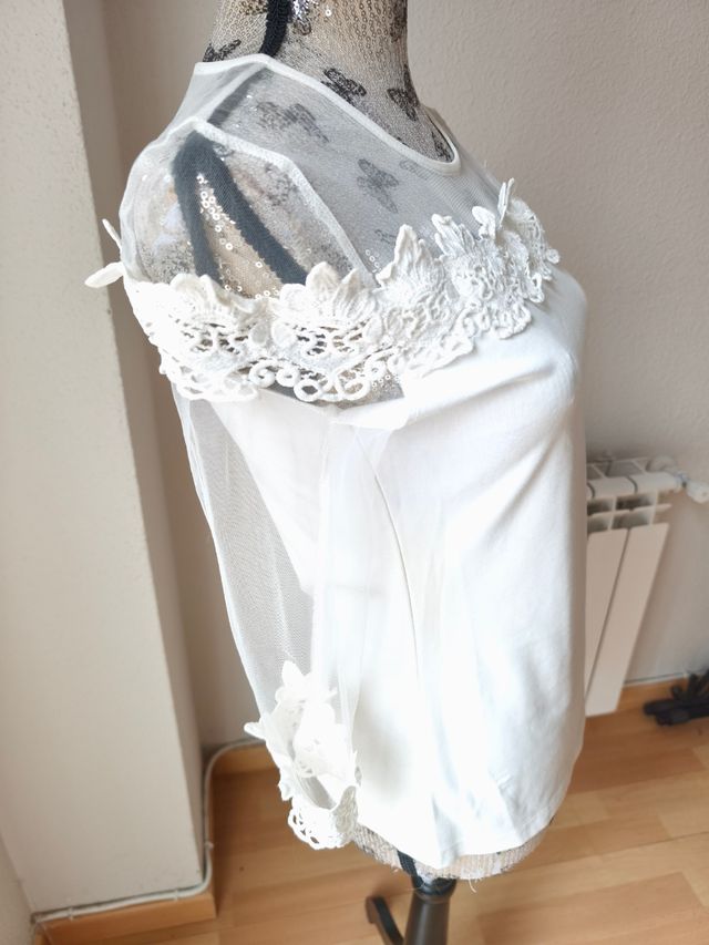 Camiseta bordada blanca NUEVA