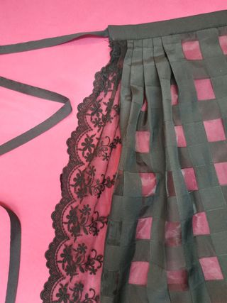 DELANTAL NUEVO negro con transparencia y puntilla