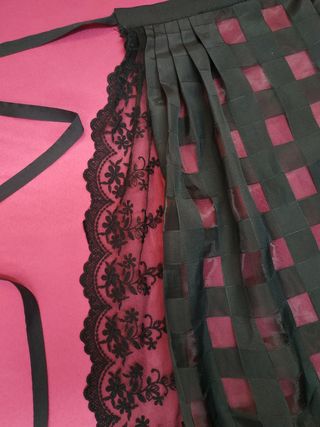DELANTAL NUEVO negro con transparencia y puntilla