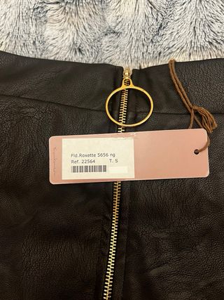 Conjunto falda poli piel y camiseta 