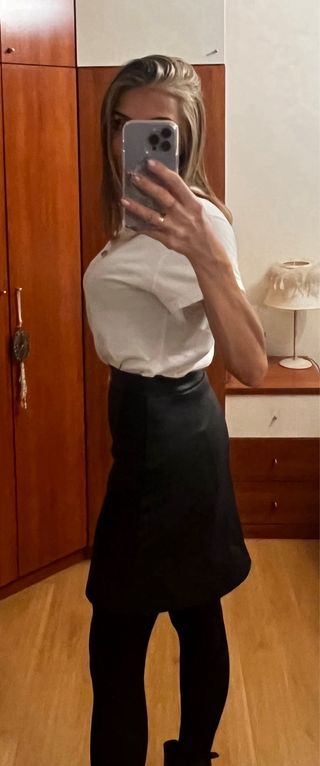 Conjunto falda poli piel y camiseta 