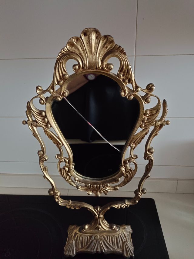 Espejo de tocador en bronce tallado