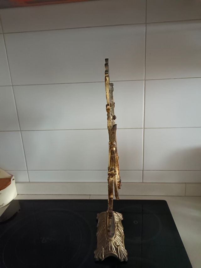 Espejo de tocador en bronce tallado