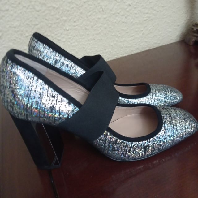 Zapatos de evento taco  ancho plata de HAnníbal La
