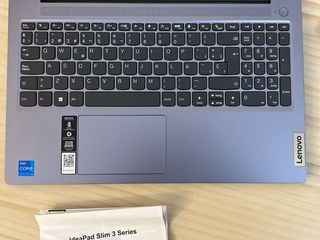 Portátil IdeaPad Slim 3 15IRH8 1TB . Core i5 Nuevo