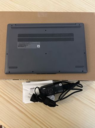 Portátil IdeaPad Slim 3 15IRH8 1TB . Core i5 Nuevo